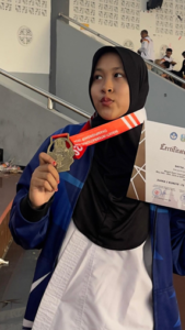 Dua Mahasiswa Teknologi Informasi PNM Sabet 2 Gelar Juara di Kejuaraan Internasional Karate Magetan.